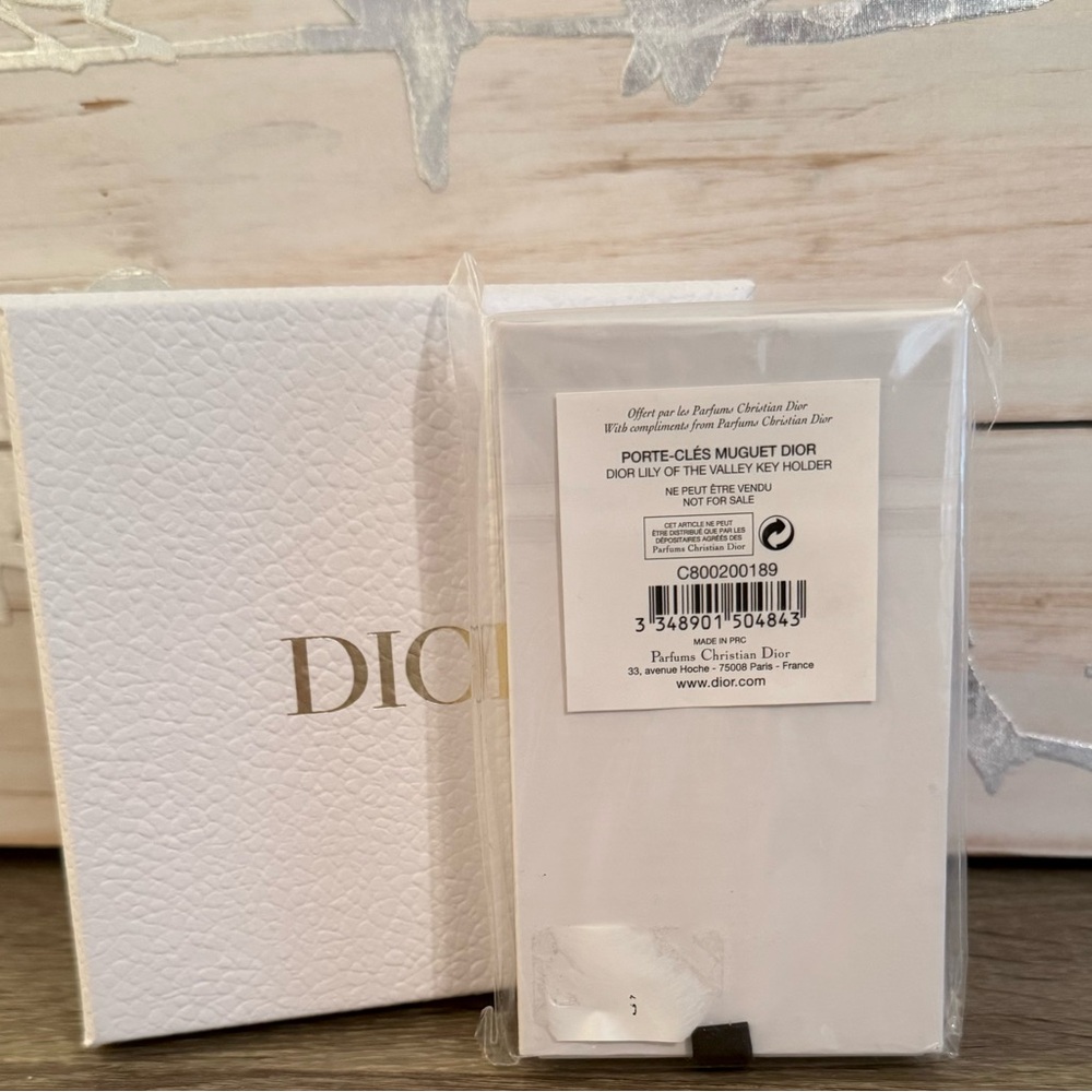 NEW Christian Dior PORTE-CLES ABEILLE Lily of the Valley Charm Yellow/Silver NIB - Picture 4 of 6